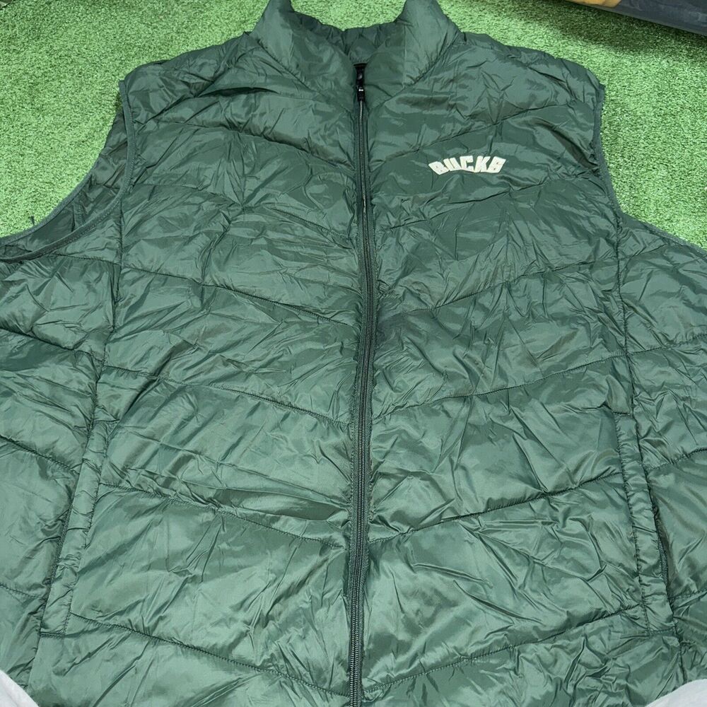 Vintage G-III Carl Banks NBA Milwaukee Bucks Men's Puffer Vest Size 6XL